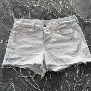 Women’s Old Navy Boyfriend Mid-Rise Jean Cutoff shorts in White, size 8